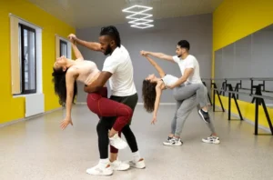 Group vs. Private Dance Classes Which is Right for You